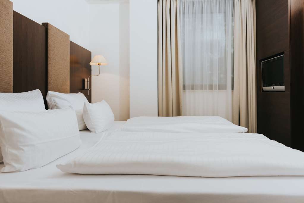 HOTEL FORSTHAUS-guestroom-Guest Room,On-Site.jpg