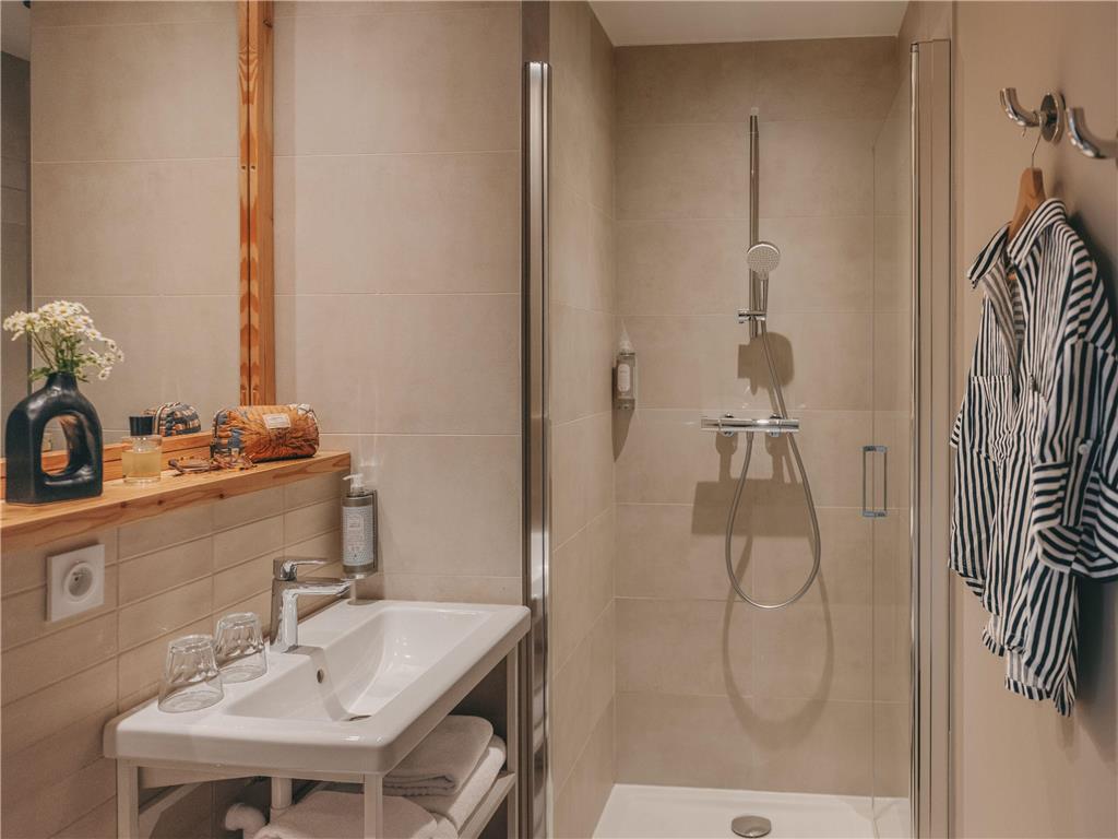 LE BOUT DU PARC-guestroom-Guest Room,Guest Room Amenity,On-Site.jpg