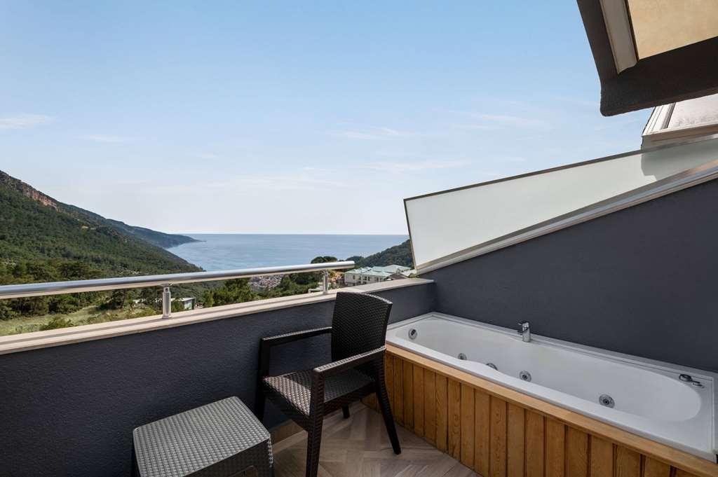RAMADA BY WYNDHAM FETHIYE OLUDENIZ-guestroom-Guest Room,On-Site.jpg