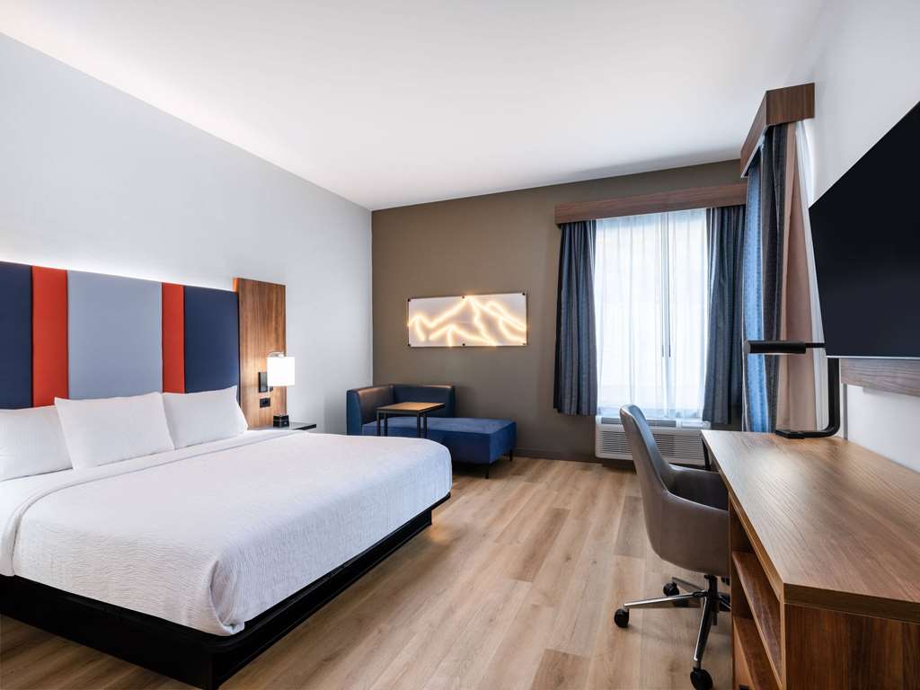 LA QUINTA INN & SUITES BY WYNDHAM C-guestroom-Guest Room,On-Site.jpg