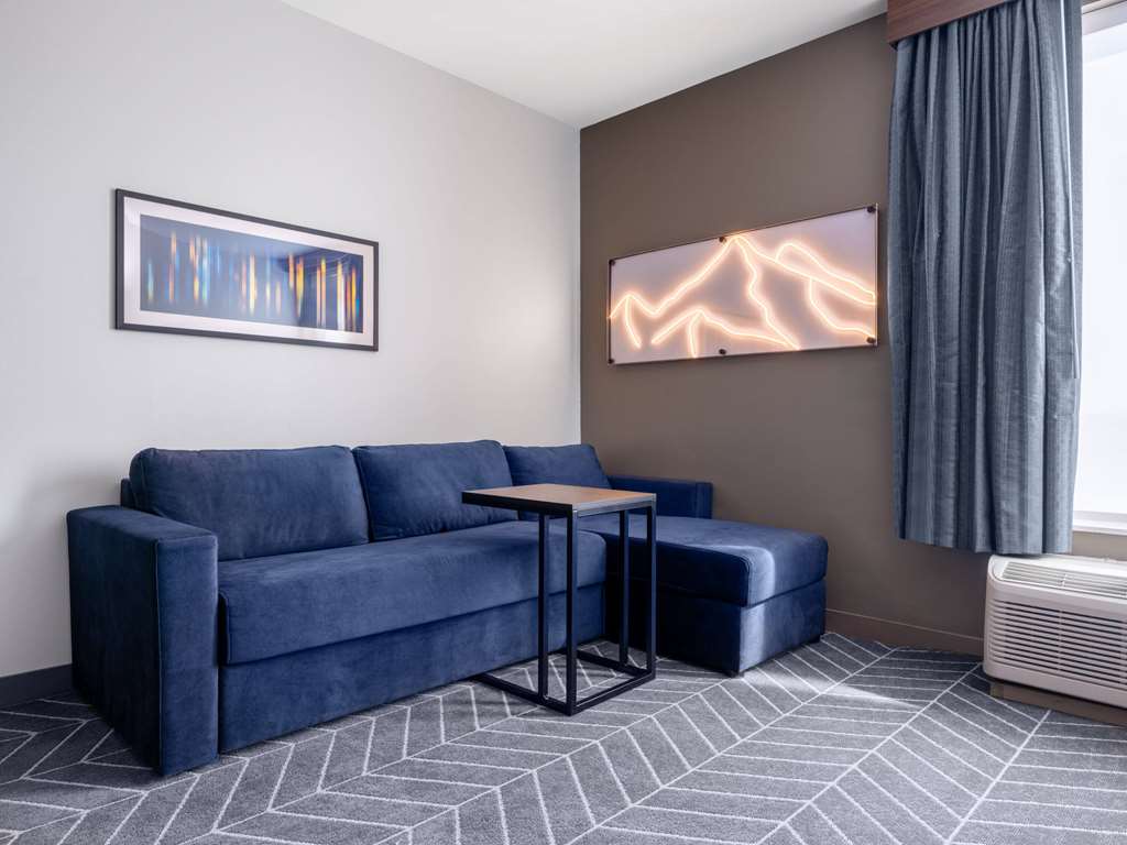 LA QUINTA INN & SUITES BY WYNDHAM C-guestroom-Guest Room,Suite,On-Site.jpg
