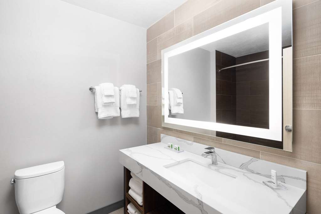 HAWTHORN EXTENDED STAY BY WYNDHAM K-guestroom-Guest Room,Bathroom,On-Site.jpg