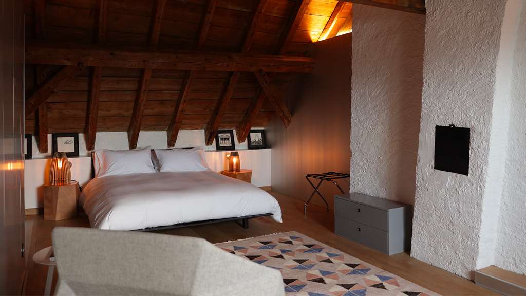 SESSIUS1622-guestroom-Guest Room,Suite,On-Site.jpg