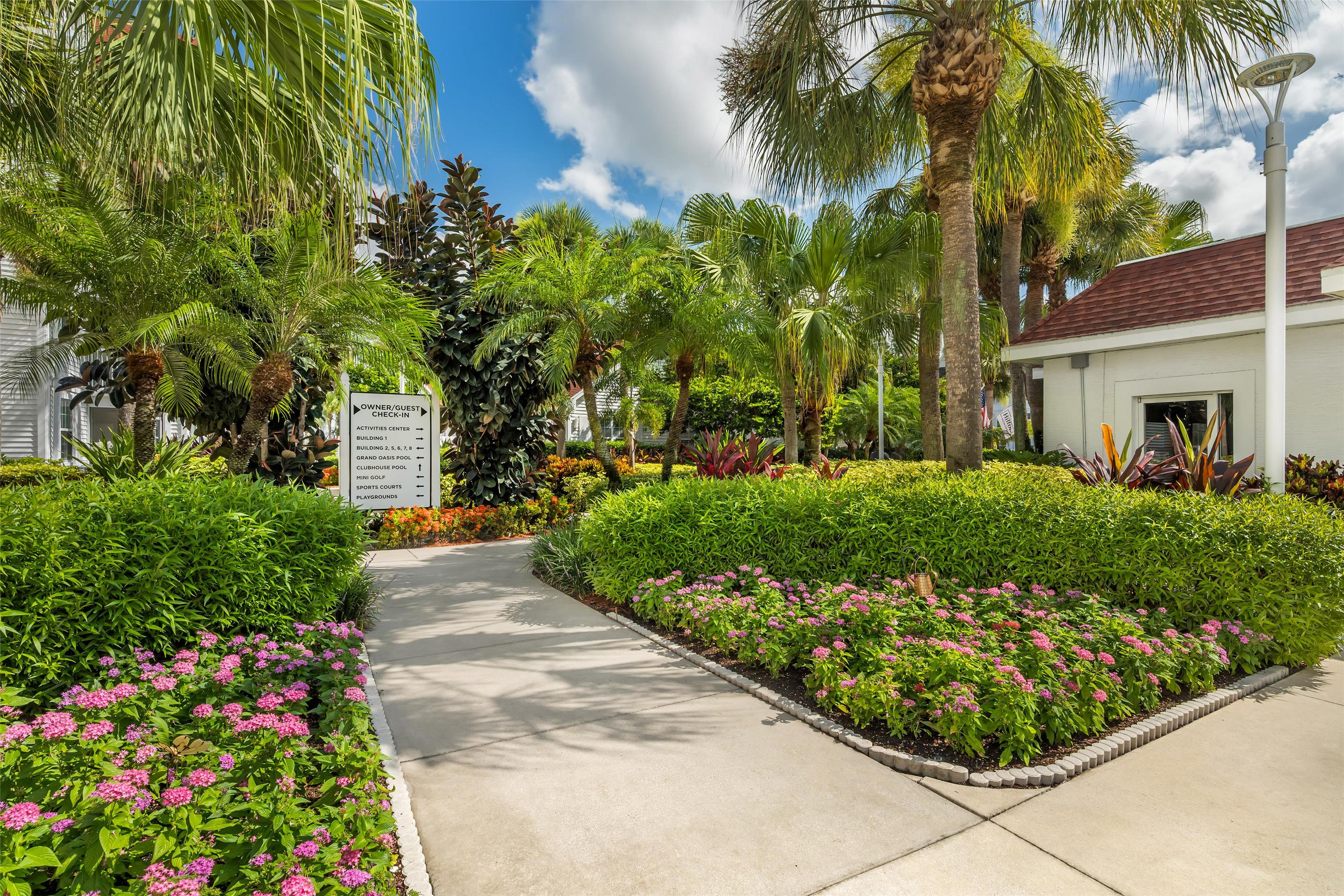 Exterior | Hilton Vacation Club Grand Beach Orlando