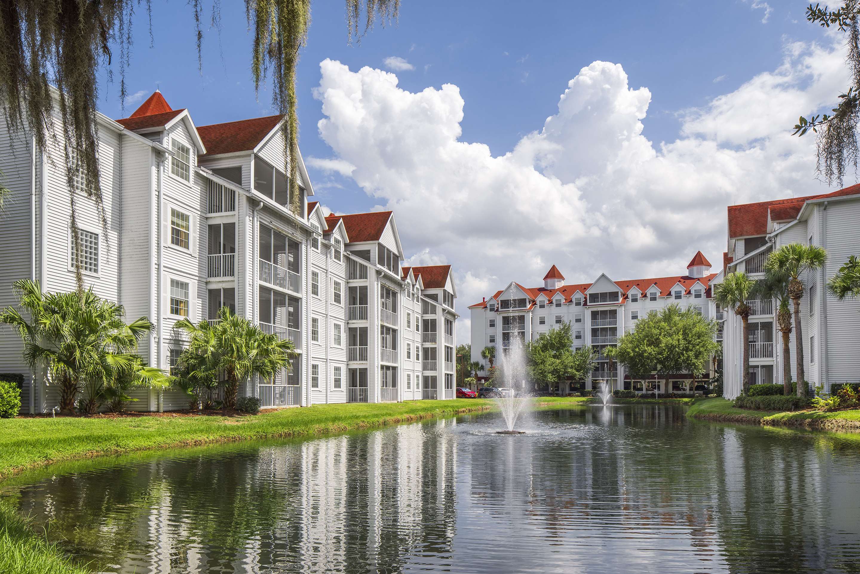 Exterior | Hilton Vacation Club Grand Beach Orlando