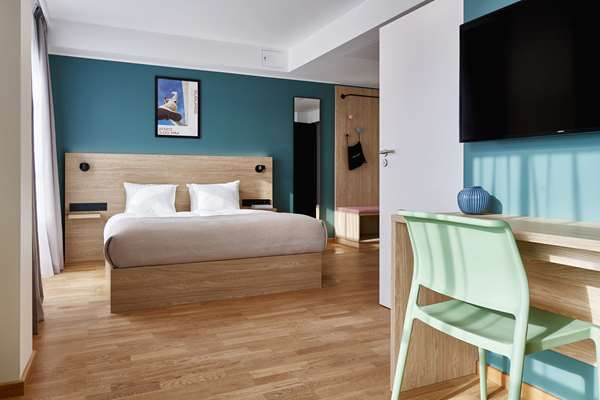 Accessible - 1 Double, Mobility Accessible, Roll In Shower, Family Room, Sofabed, Wi-Fi, Non-Smoking, Full Breakfast