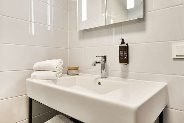 2 Single Beds, Non-Smoking, Economy Room, Smart Tv, Work Desk, Wi-Fi, Full Breakfast