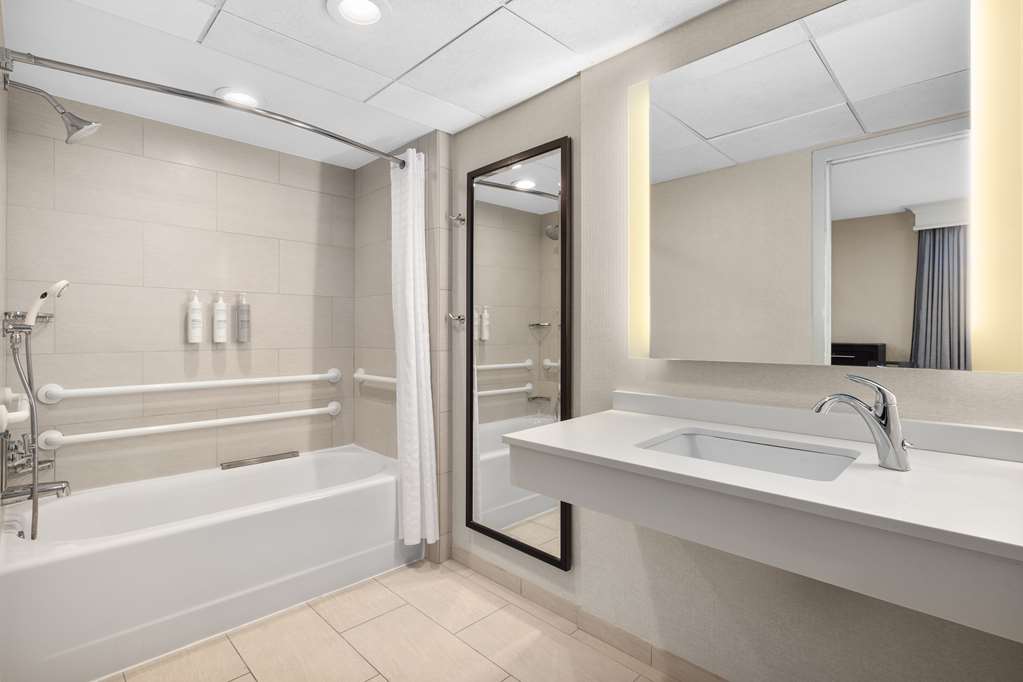 HOMEWOOD SUITES DOWNERS GROVE-guestroom-Guest Room,Bathroom,On-Site.jpg