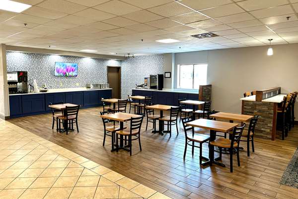 AmericInn & Suites By Wyndham Baraboo Event Center