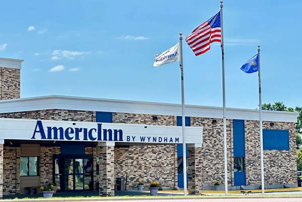 AmericInn & Suites By Wyndham Baraboo Event Center