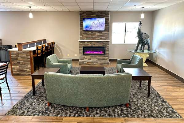 AmericInn & Suites By Wyndham Baraboo Event Center