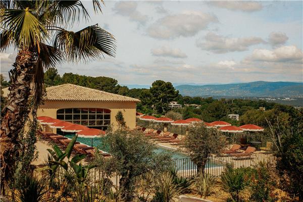 Pool,On-Site,Property Amenity,Recreation