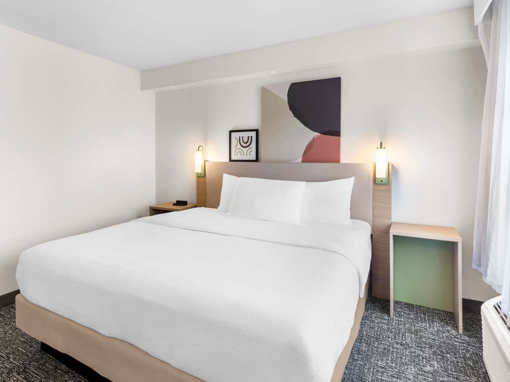 SPARK BY HILTON AUGUSTA-guestroom-Guest Room,On-Site.jpg