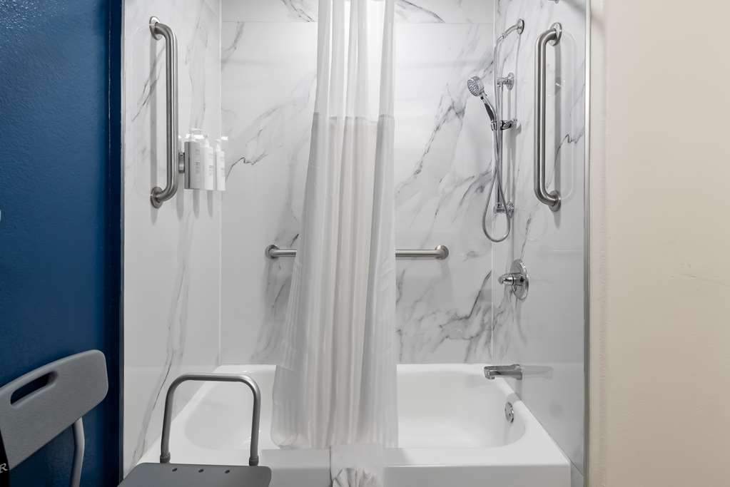 SPARK BY HILTON WICHITA FALLS-guestroom-Guest Room,Bathroom,On-Site.jpg