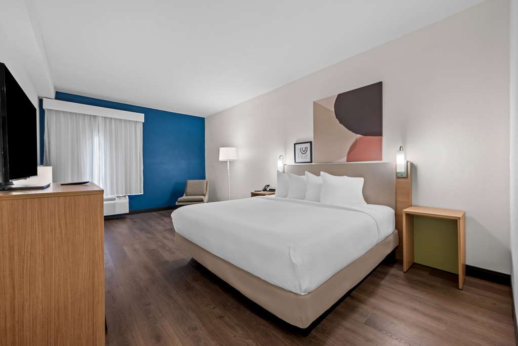 SPARK BY HILTON TUSCALOOSA UA-guestroom-Guest Room,On-Site.jpg