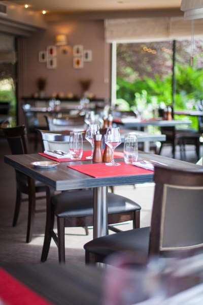 Dining,Dining Area,Restaurant,On-Site