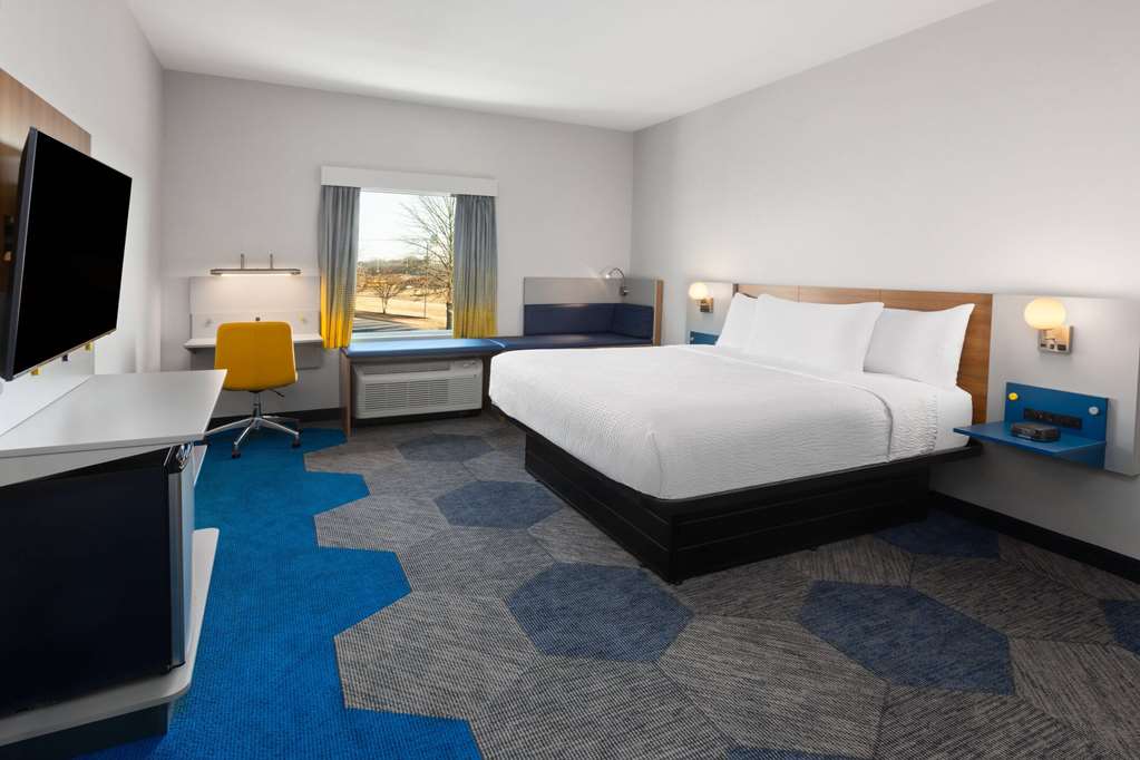 MICROTEL INN & SUITES BY WYNDHAM-guestroom-Guest Room,On-Site.jpg