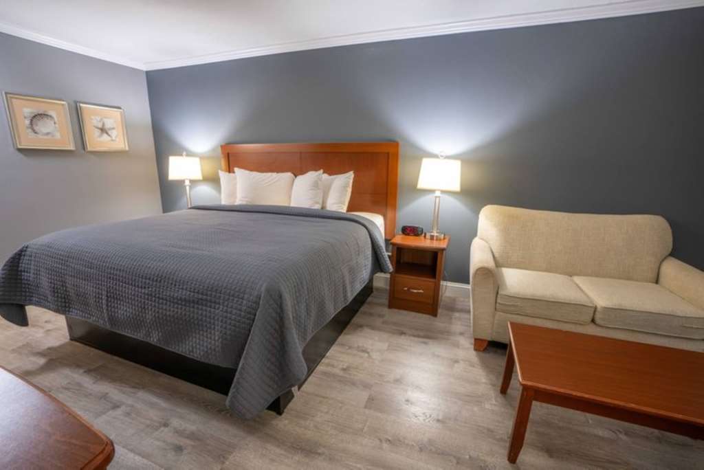 ALL SEASONS RESORT, TRADEMARK COLLE-guestroom-Guest Room,On-Site.jpg