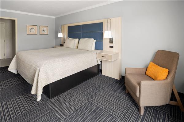 1 King Bed, Deluxe Room, Second Floor, Stair Access Only, Balcony, Non-Smoking
