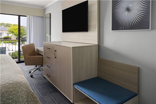 1 King Bed, Deluxe Room, Second Floor, Stair Access Only, Balcony, Non-Smoking