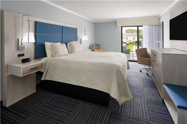 1 King Bed, Deluxe Room, Second Floor, Stair Access Only, Balcony, Non-Smoking