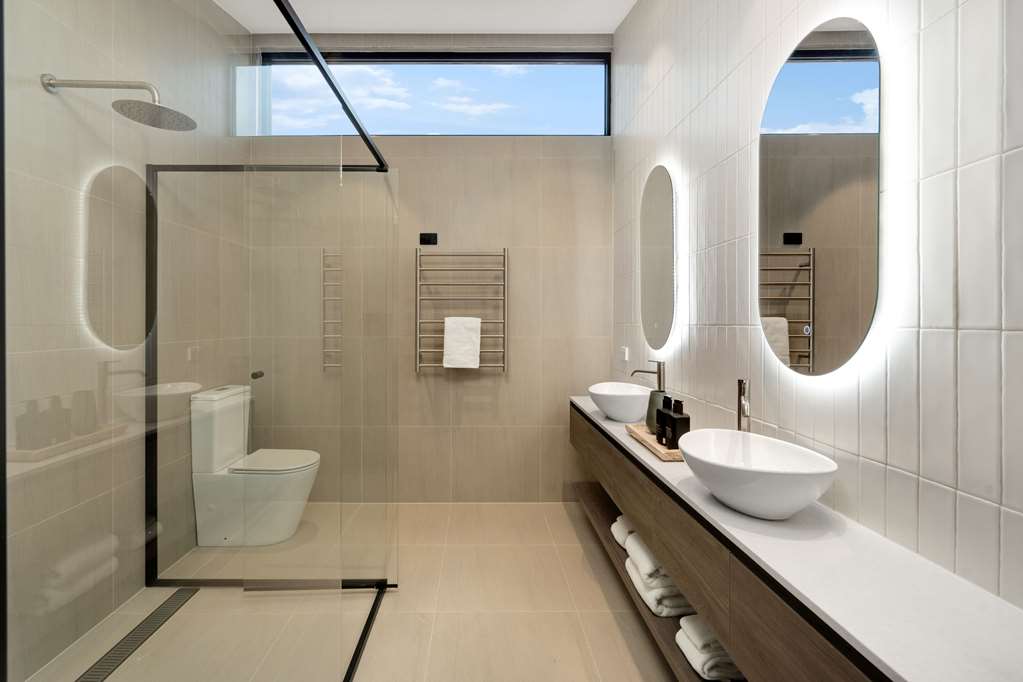 THE LANE RETREAT-guestroom-Guest Room,Bathroom,Suite,On-Site.jpg
