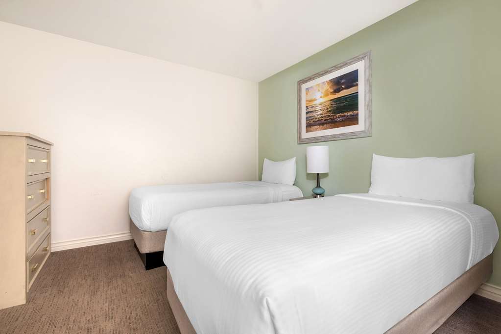 Hilton Vacation Club Riviera Beach & Shores - Tap to explore photos