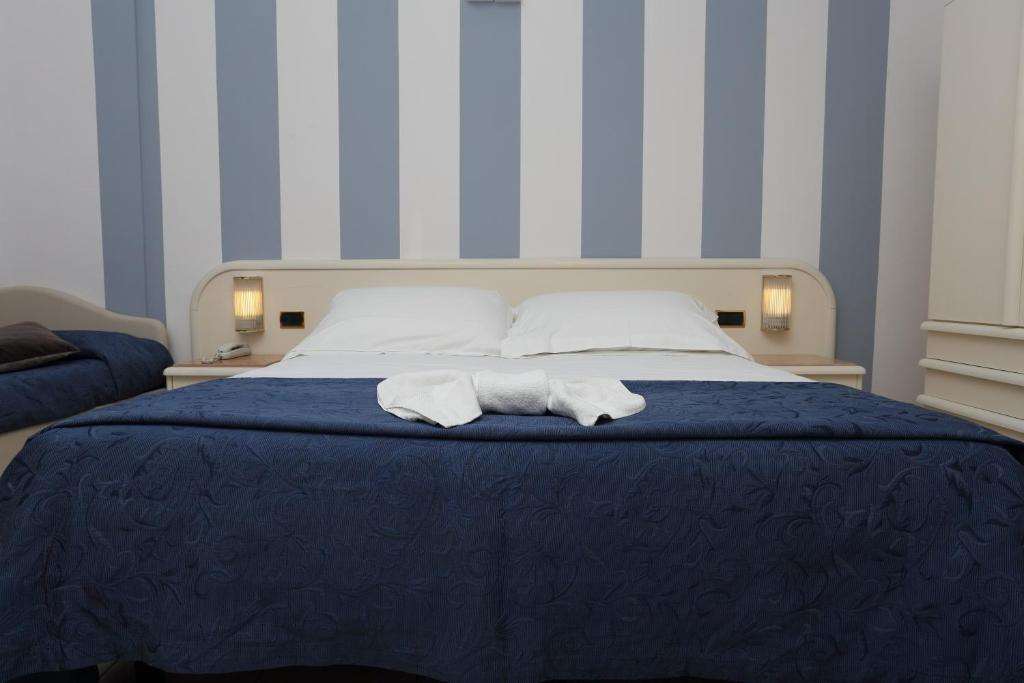 HOTEL DU SOLEIL-guestroom-Guest Room,On-Site.jpg