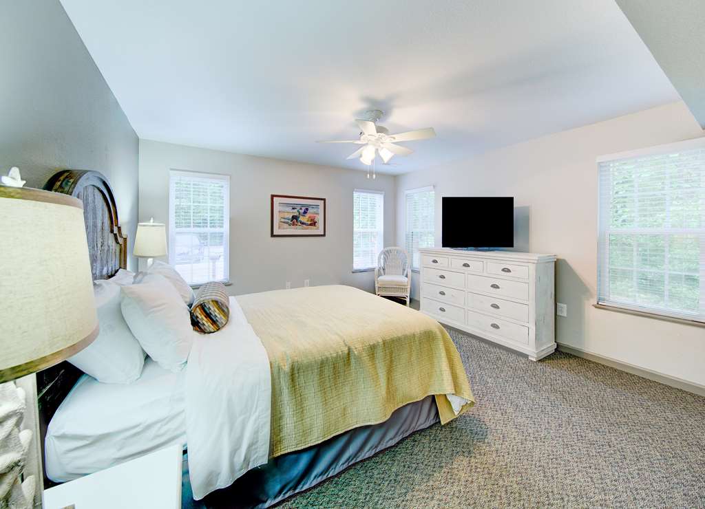 Hilton Vacation Club Beachwoods Kitty Hawk Room Type - 3 BDRM KG QN OPN LOFT 2TWN
