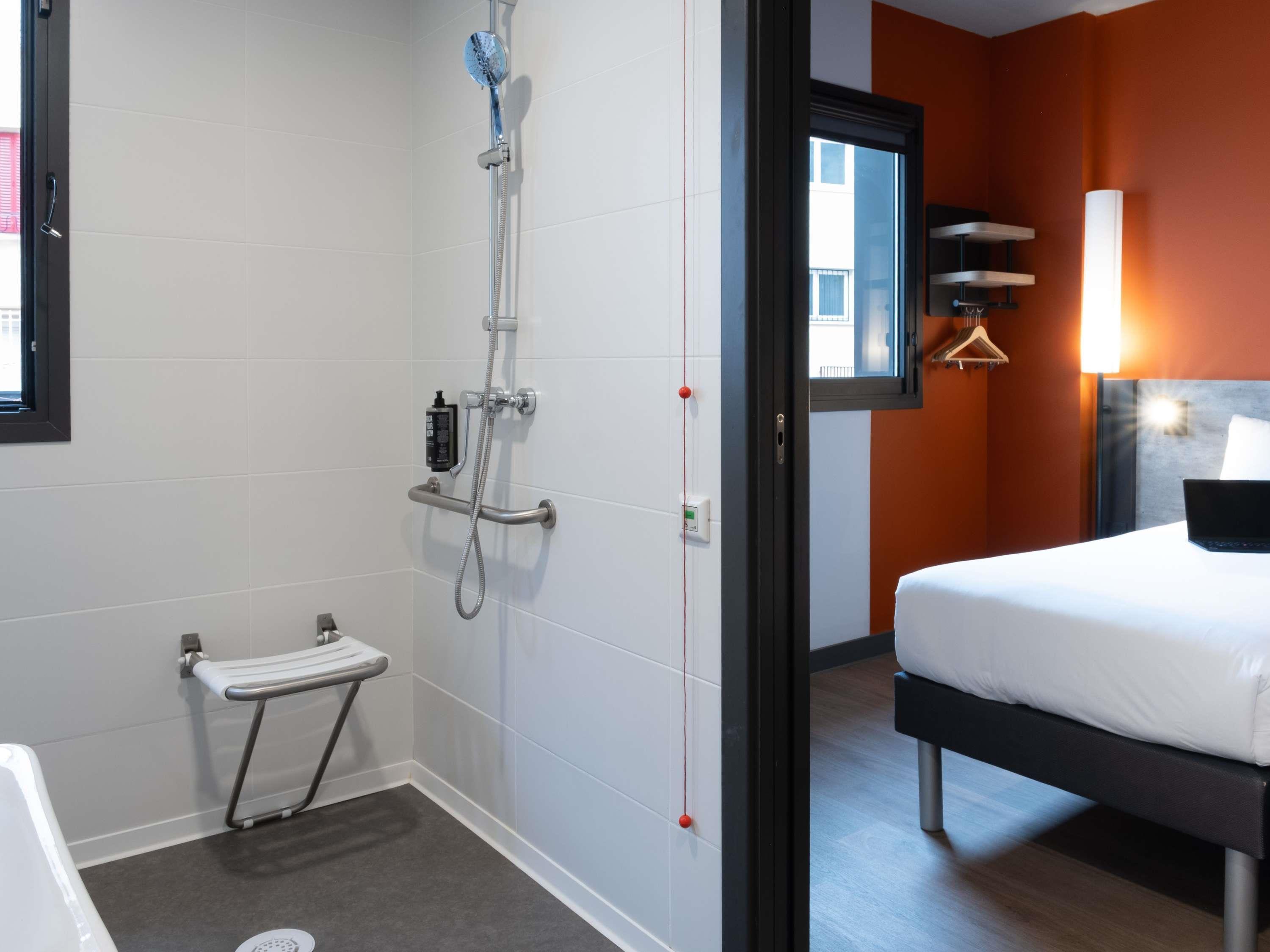 ibis budget Logroño Centro - Tap to explore photos