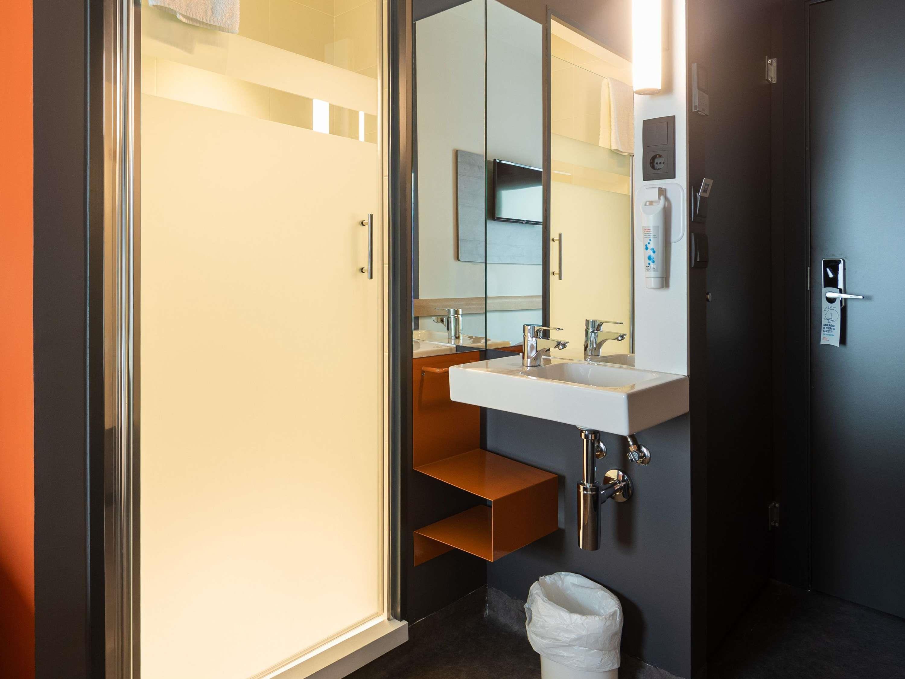 ibis budget Logroño Centro Room Type - Standard room with twin beds