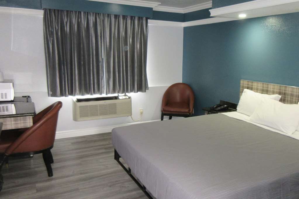 RODEWAY INN COMMERCE - LOS ANGELES-guestroom-Guest Room,On-Site.jpg