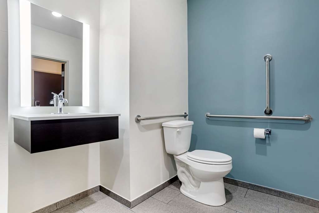 SLEEP INN AND SUITES FORT WALTON BE-guestroom-Guest Room,Bathroom,On-Site.jpg