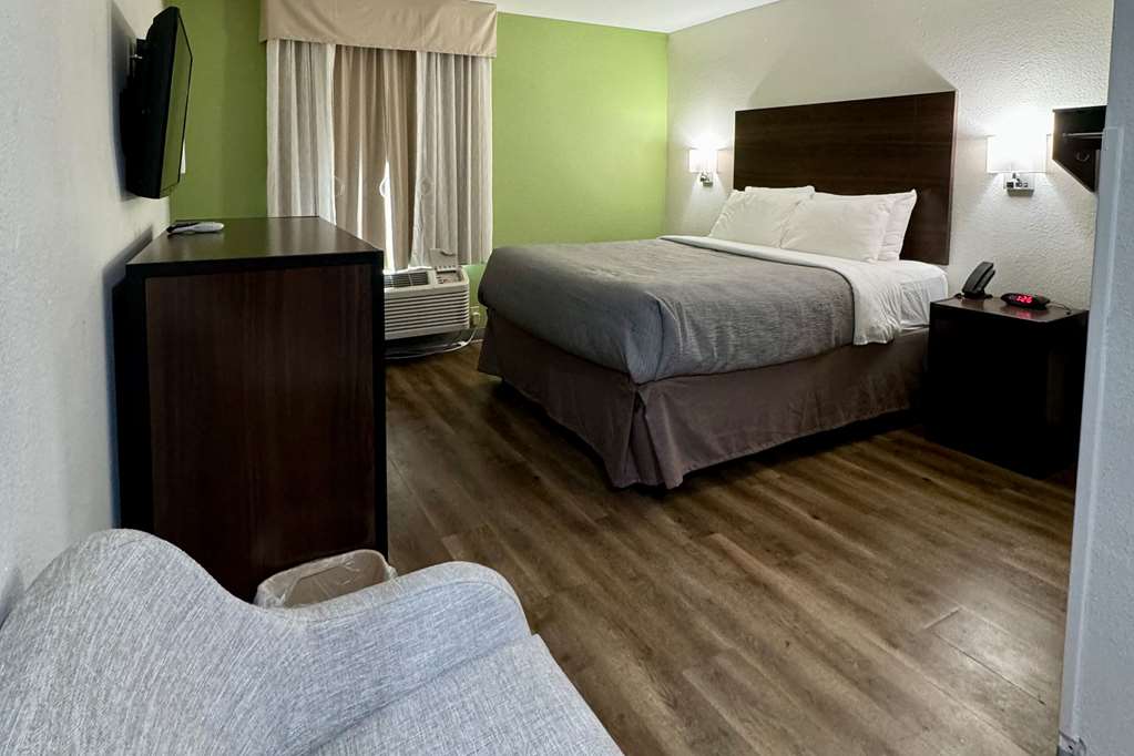 QUALITY INN SULPHUR-guestroom-Guest Room,On-Site.jpg