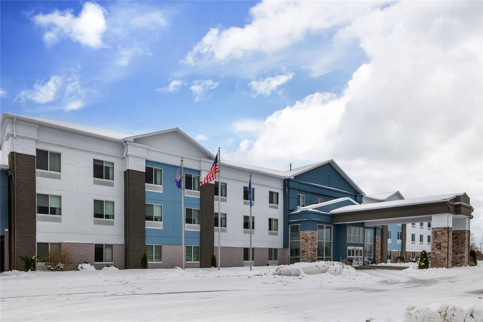 Peach Tree Inn and Suites
