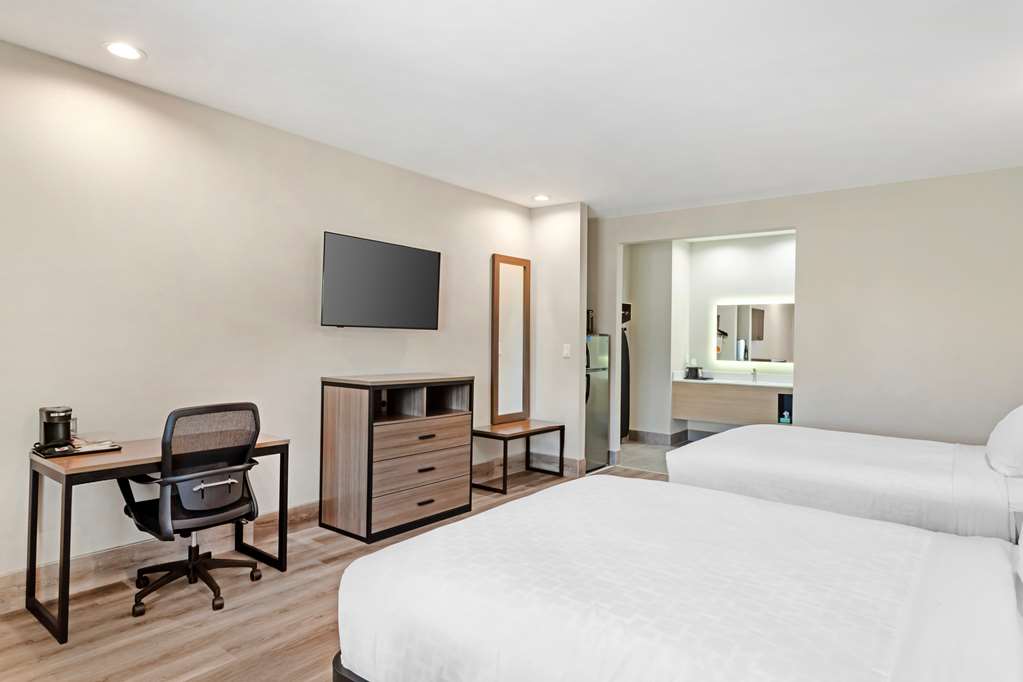 CLARION POINTE SPRING - HOUSTON NOR-guestroom-Guest Room,On-Site.jpg