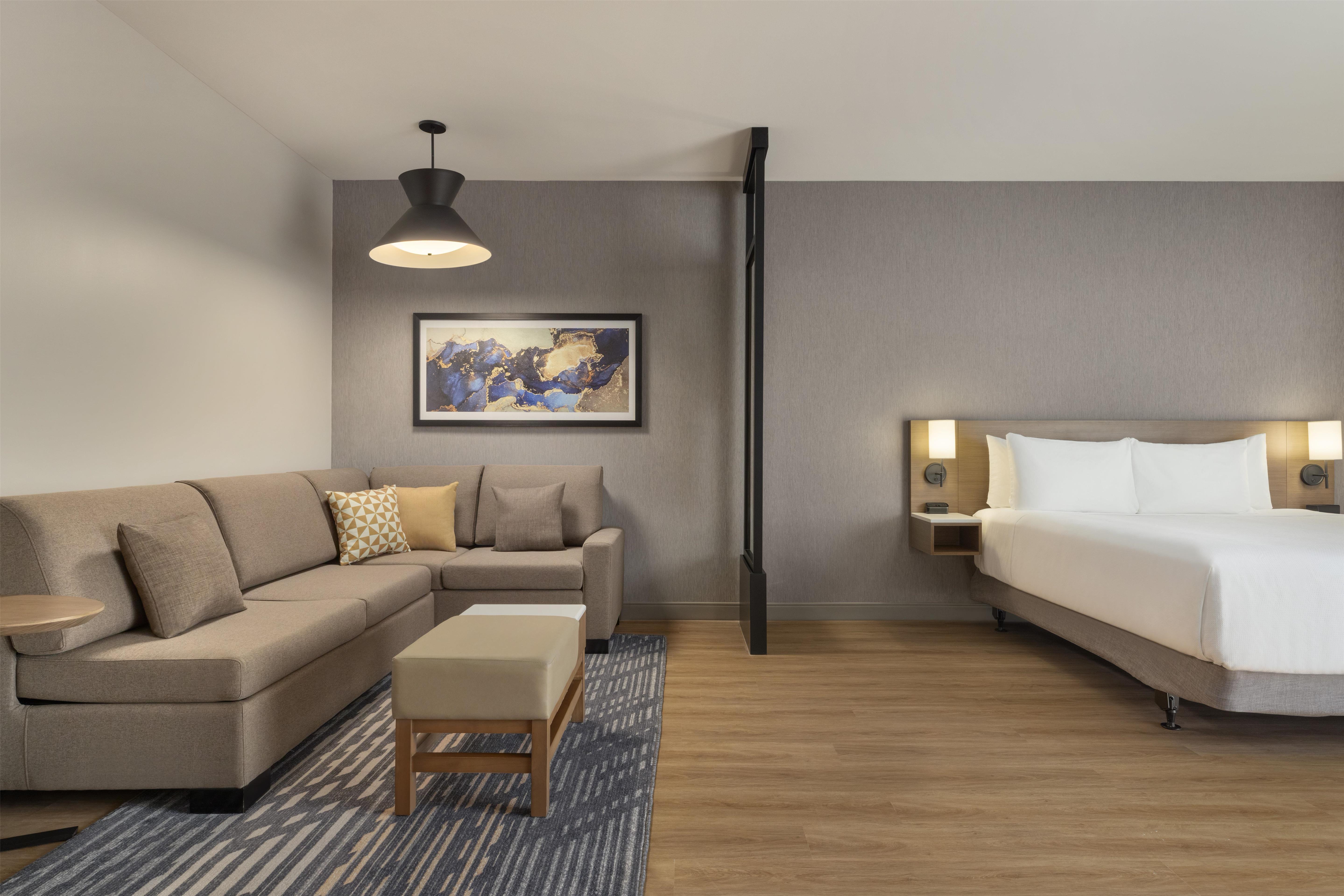 Hyatt Place Windsor Room Type - ACCESSIBLE 2 QUEEN BEDS WITH ROLL-IN SHOWER PLUS SOFA BED