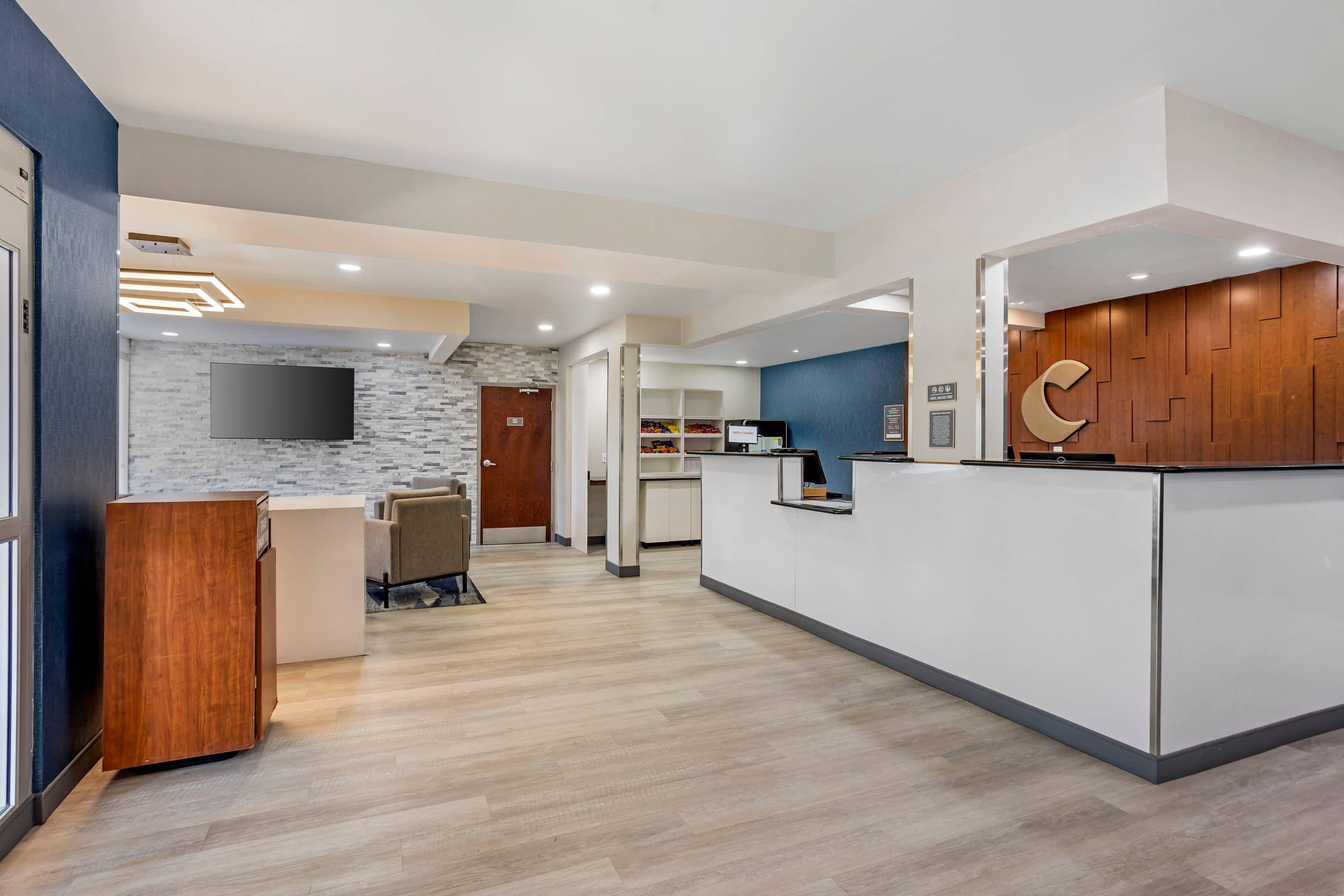 Lobby | Comfort Inn & Suites Harrisburg-Hershey North