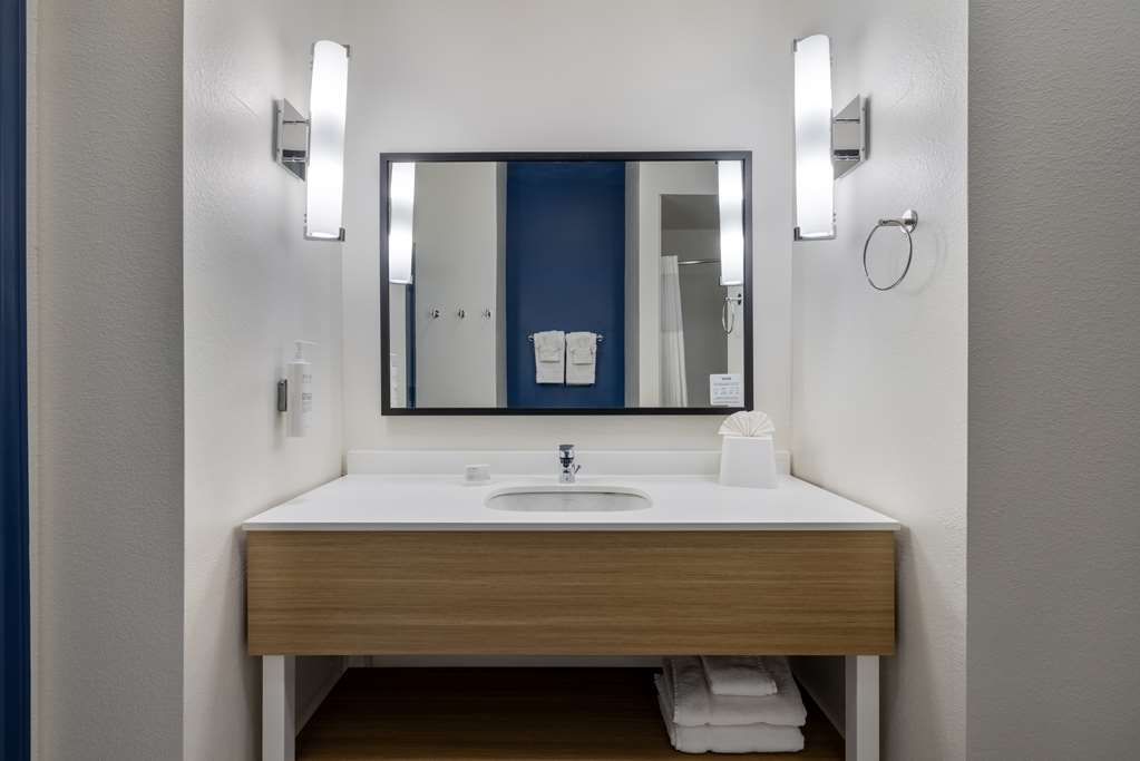 SPARK NACOGDOCHES-guestroom-Guest Room,Bathroom,On-Site.jpg