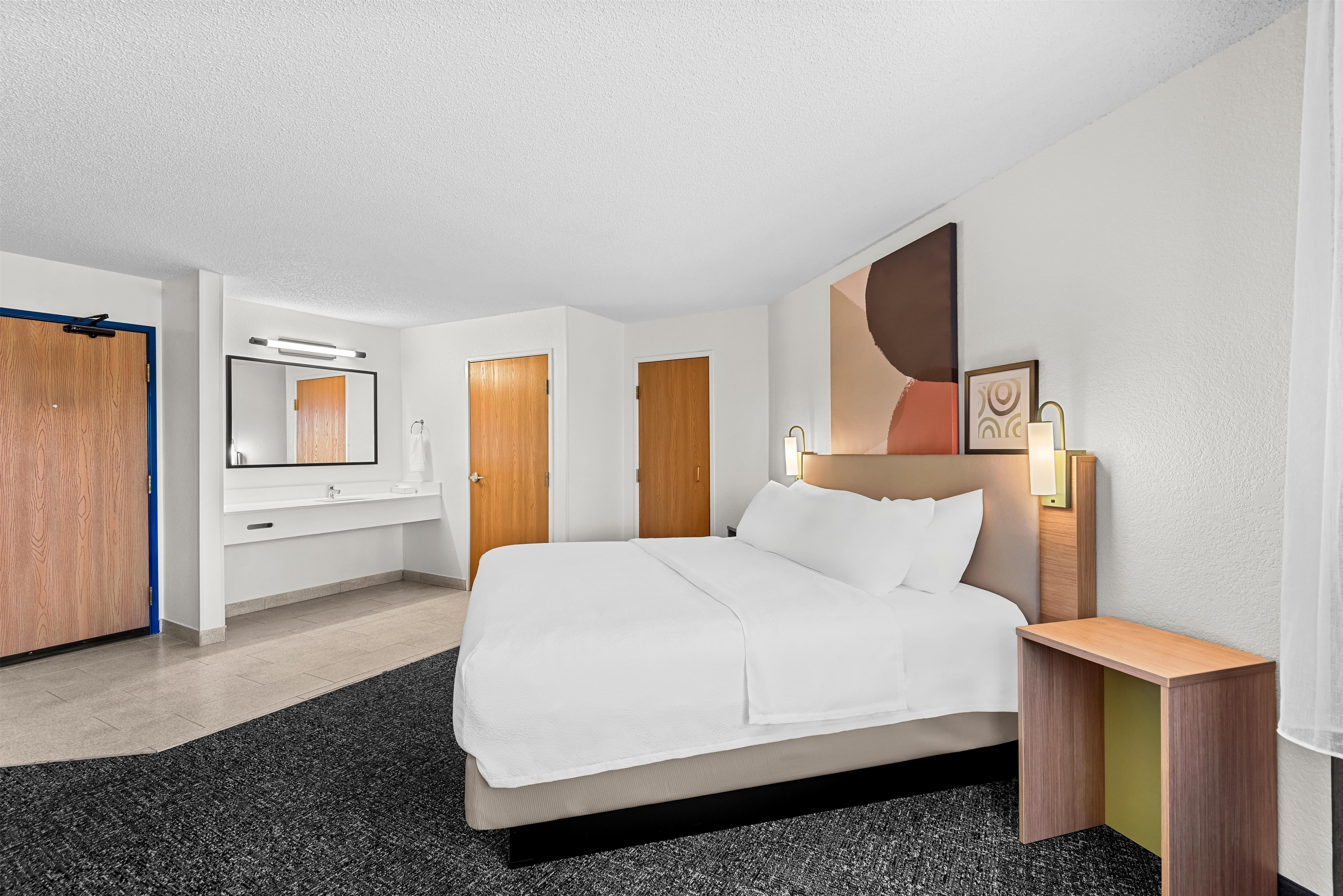 Spark by Hilton Cedar Falls Room Type - 1 KING BED