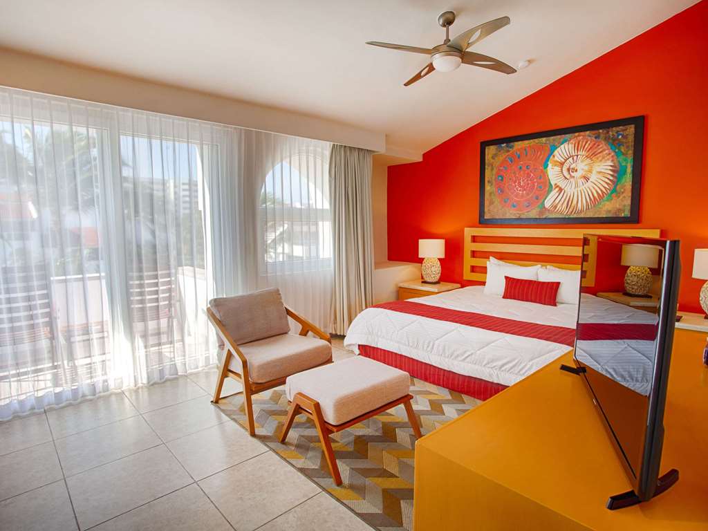 MARIVAL EMOTIONS RESORT AND SUITES-guestroom-Guest Room,On-Site.jpg