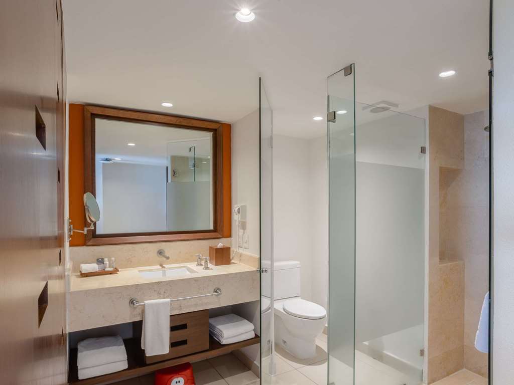 MARIVAL EMOTIONS RESORT AND SUITES-guestroom-Guest Room,Bathroom,On-Site.jpg