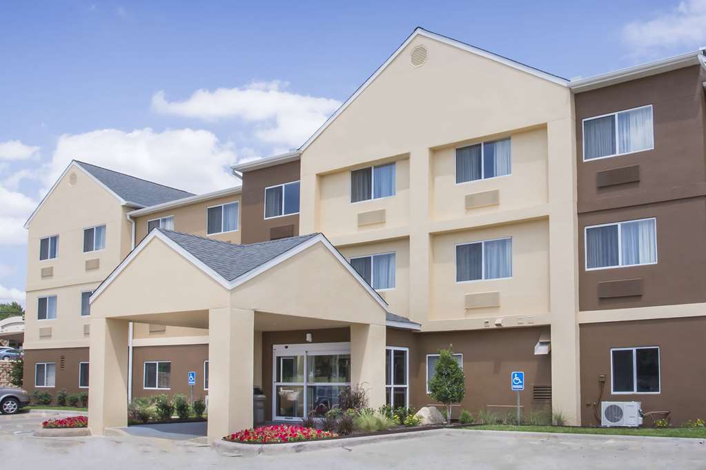 AmericInn by Wyndham Topeka