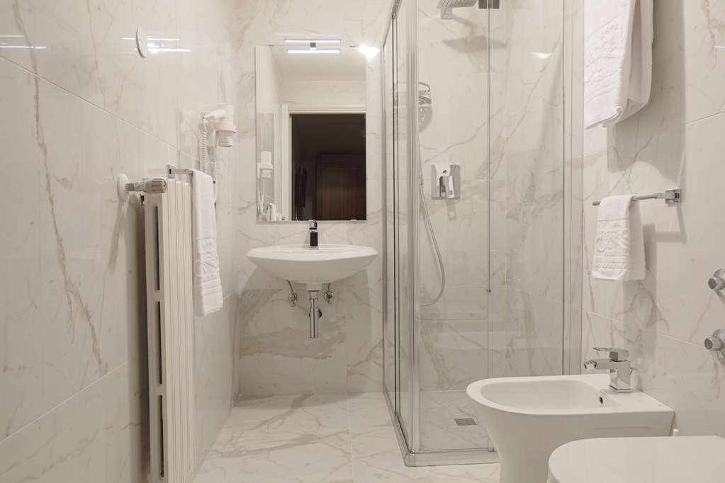RECHIGI PARK HOTEL-guestroom-Guest Room,Bathroom,On-Site.jpg