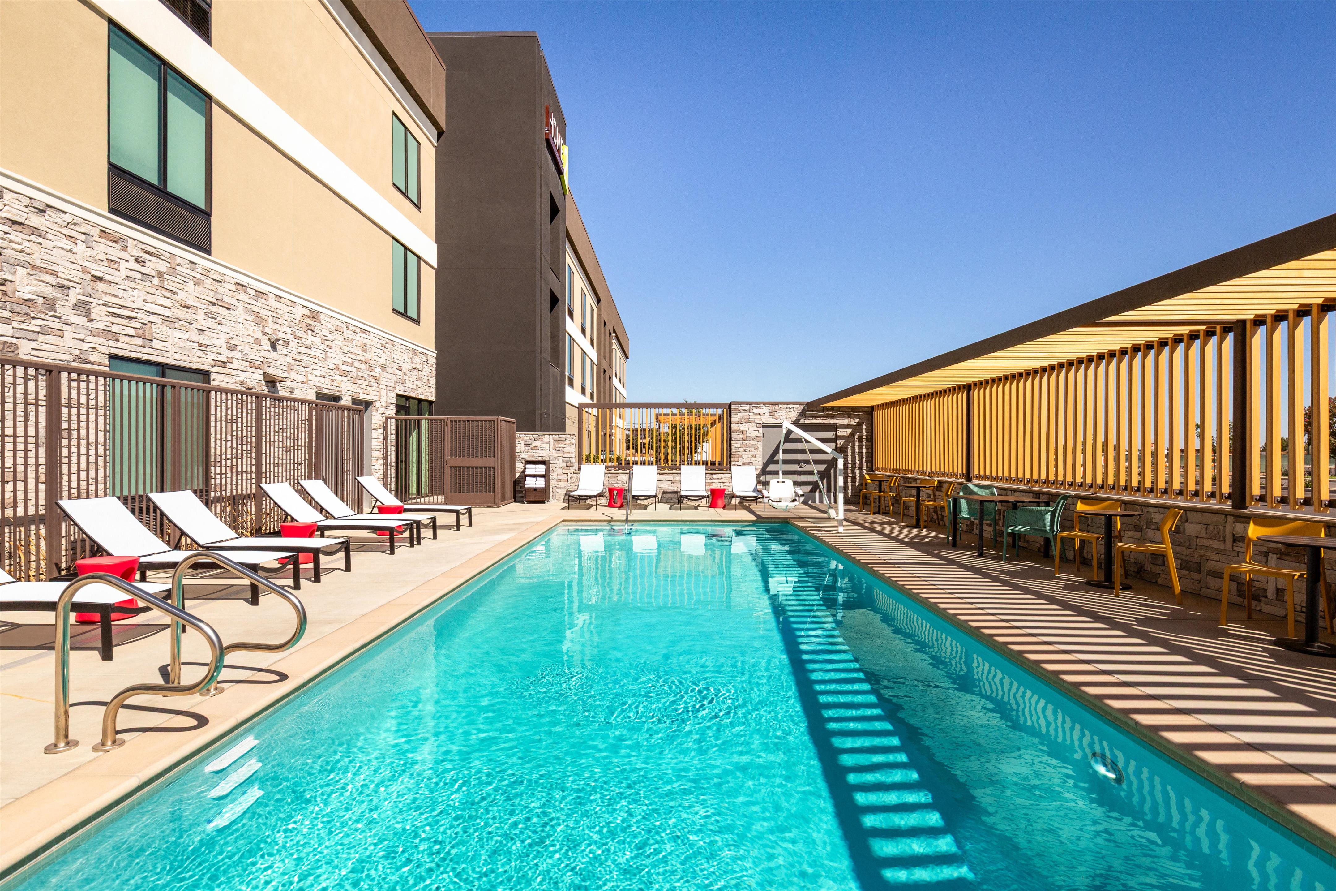 Pool | Home2 Suites By Hilton Fresno Northwest