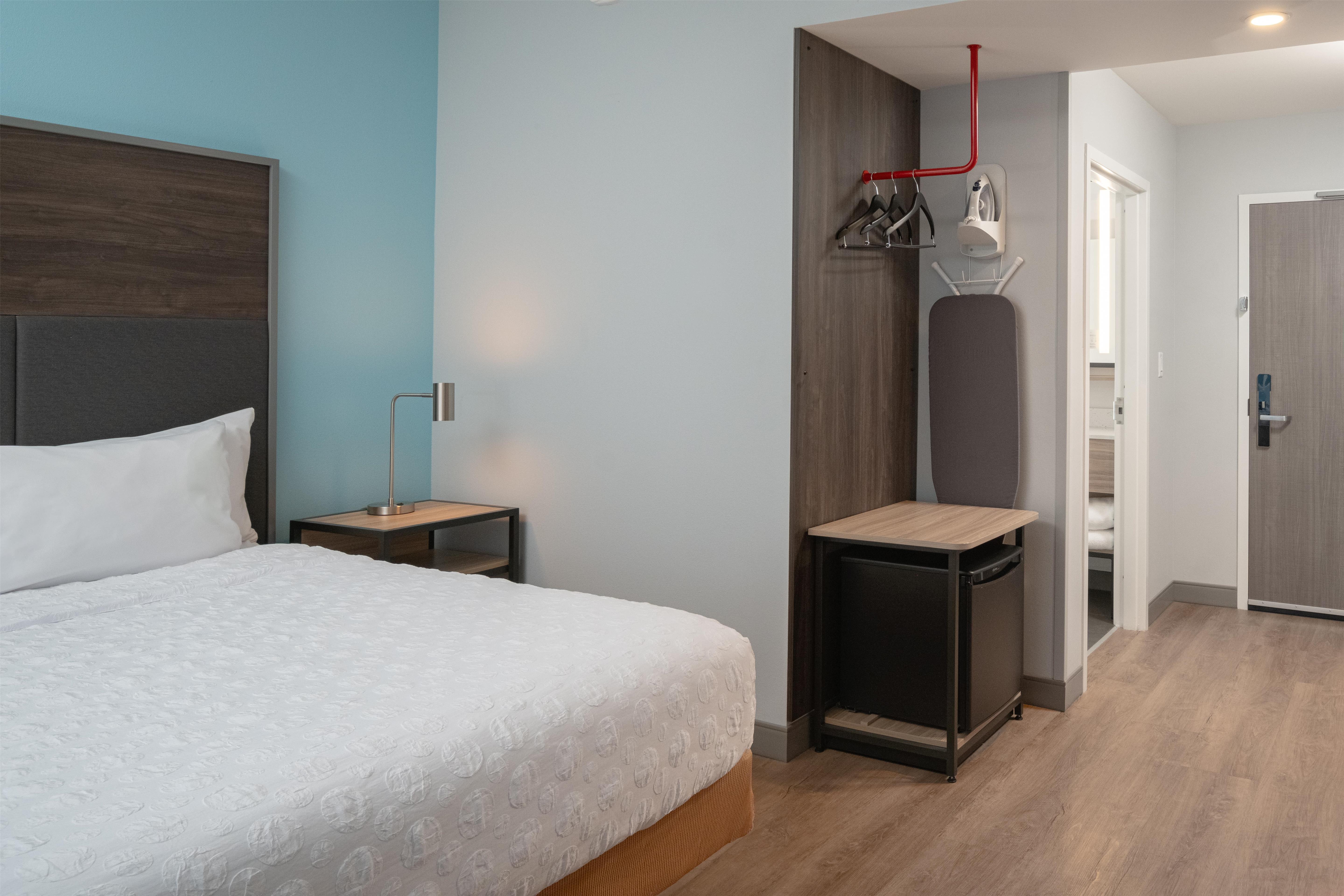 Tru by Hilton Spring Hill Room Type - 1 KING BED
