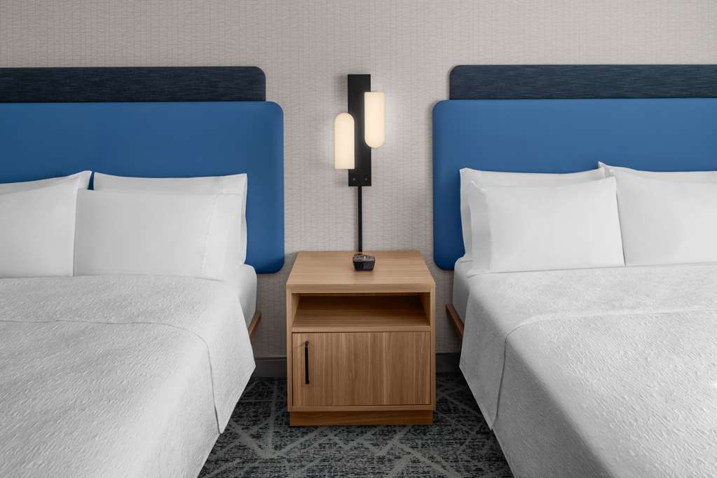 HAMPTON COSTA MESA NEWPORT BEACH-guestroom-Guest Room,On-Site.jpg