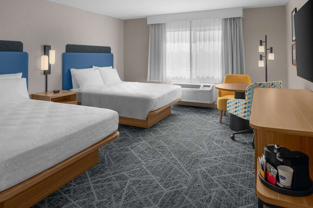 Hampton Inn by Hilton Costa Mesa Newport Beach - Tap to explore photos