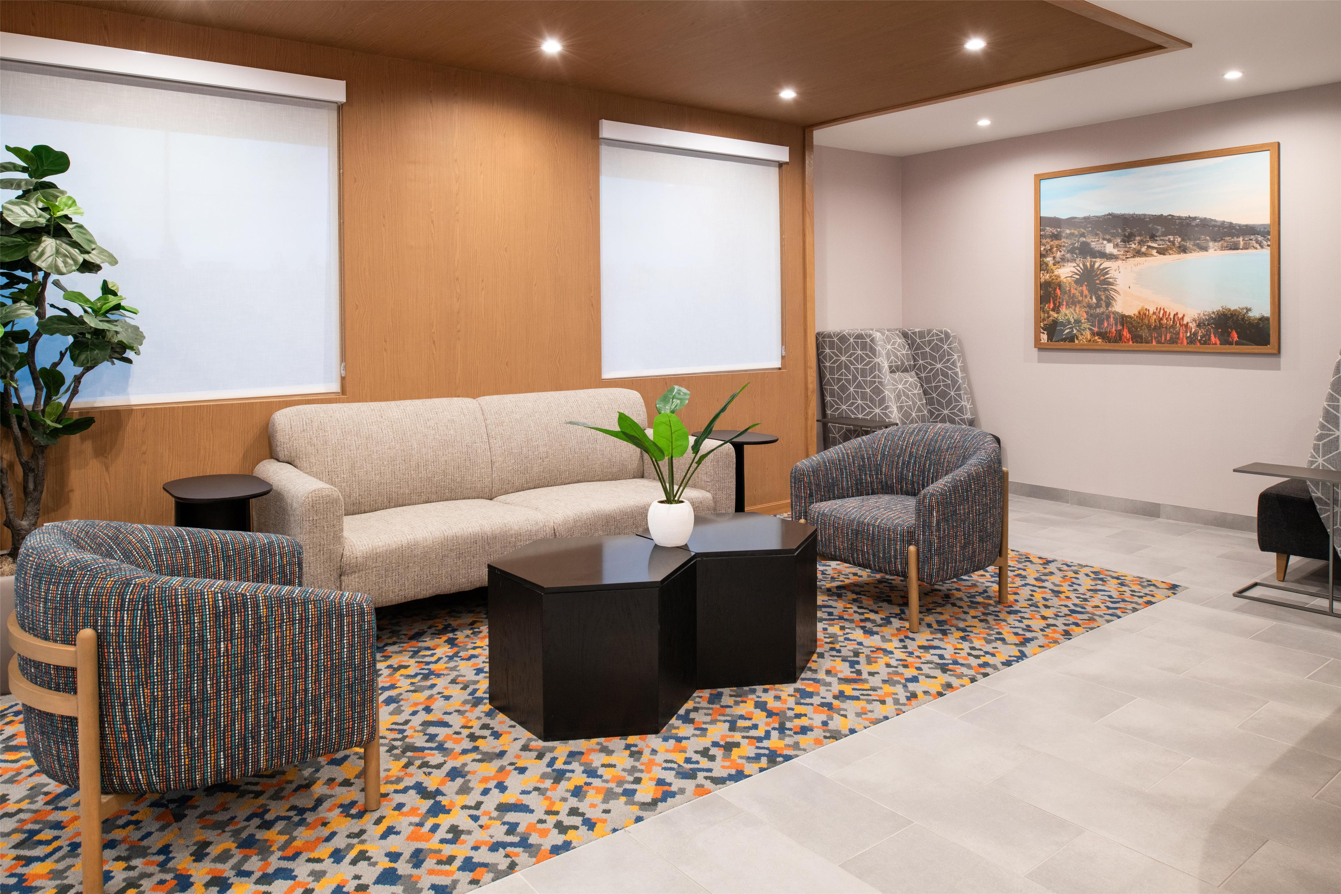 Lobby | Hampton Inn by Hilton Costa Mesa Newport Beach