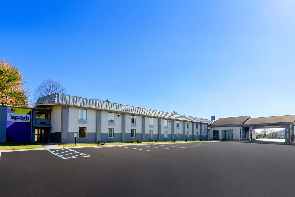 Spark by Hilton Daleville Roanoke North
